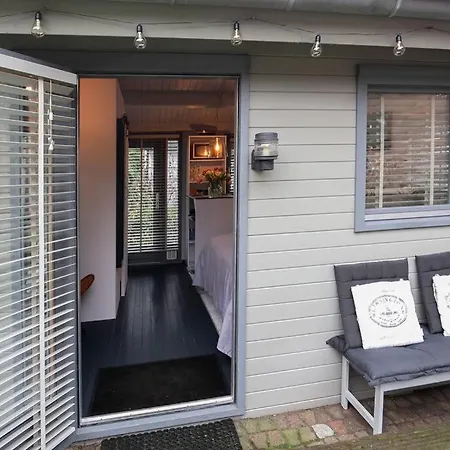 Tiny House Boatshed Couette-café