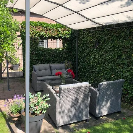 Couette-café Tiny House Boatshed 4*