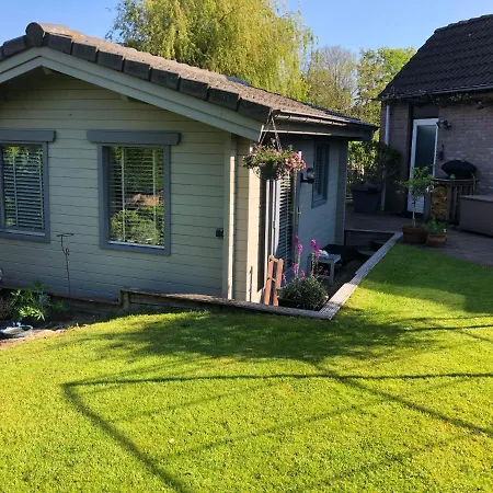 Bed & Breakfast Tiny House Boatshed Heemstede