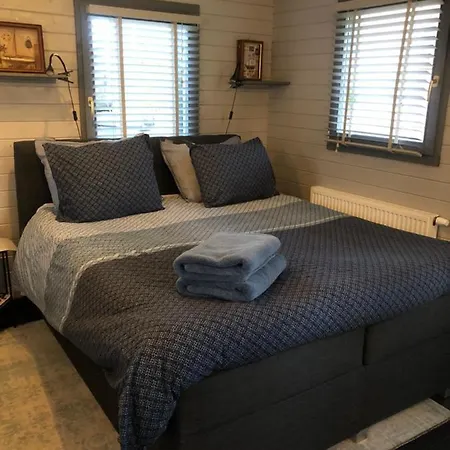 Bed & Breakfast Tiny House Boatshed 4*