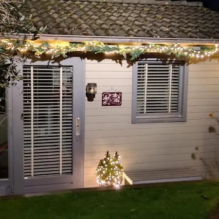 Bed & Breakfast Tiny House Boatshed