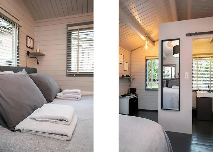 B&B Tiny House Boatshed