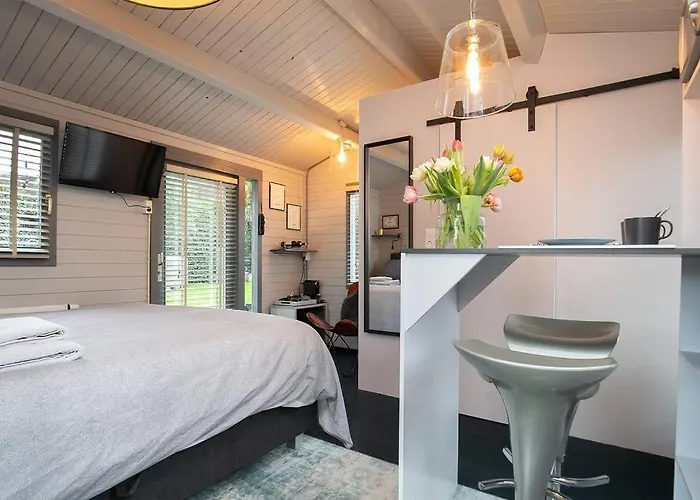 B&B Tiny House Boatshed