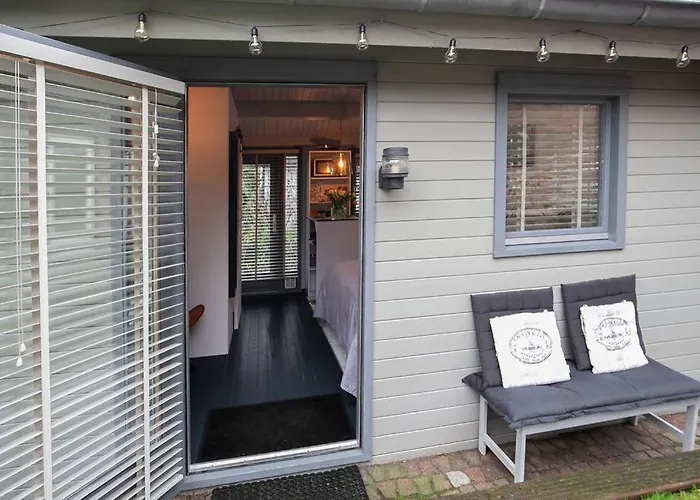 Tiny House Boatshed B&B