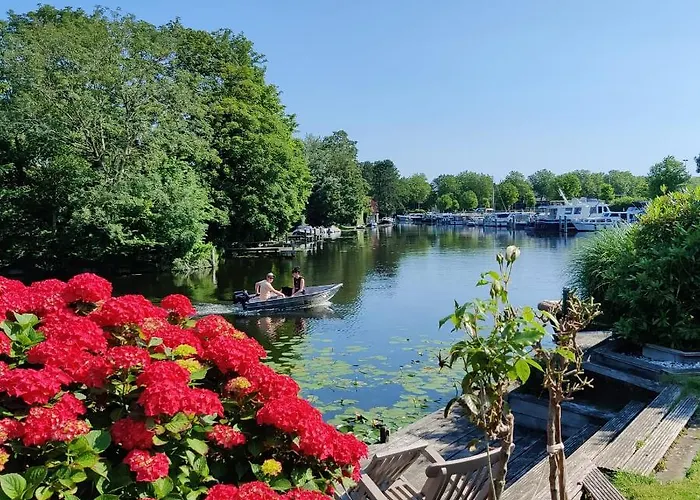 B&B Tiny House Boatshed 4*