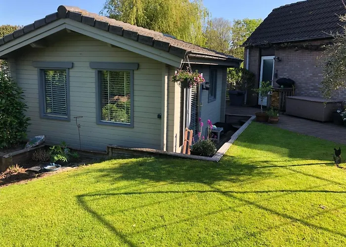 B&B Tiny House Boatshed 헴스테데