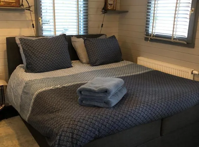 B&B Tiny House Boatshed 4*