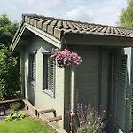 Tiny House Boatshed 4* ヘームステーデ