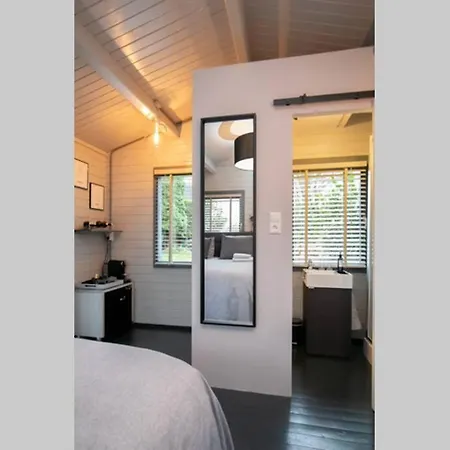 Tiny House Boatshed Bed and breakfast 4*