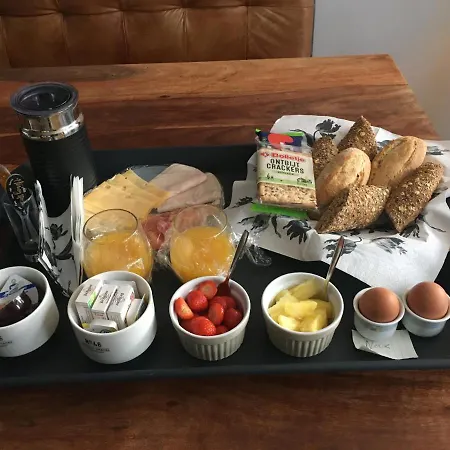 לינה וארוחת בוקר Tiny House Boatshed 4*