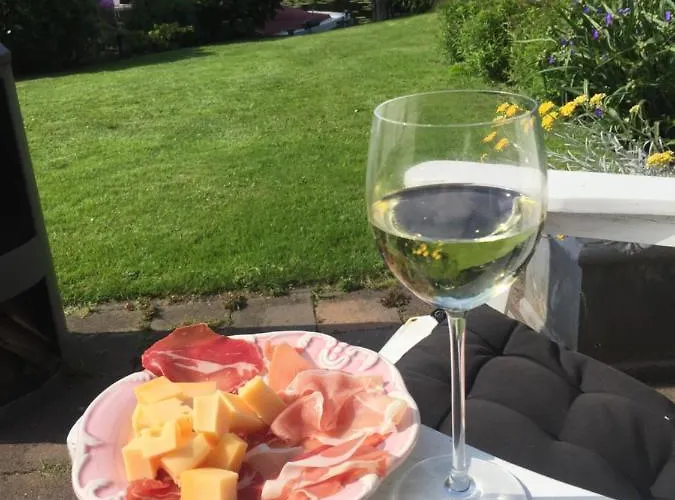 Tiny House Boatshed לינה וארוחת בוקר היימסטיידה